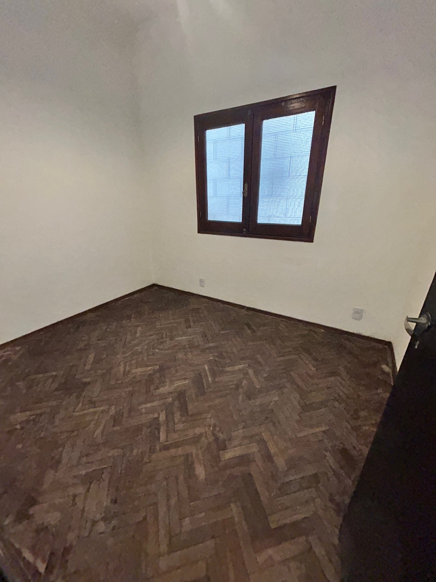Plaza Zabala Próximo, Primer Piso Al Frente Con Amplia Terraza Y Patio, Reciclado.! · Foto 9