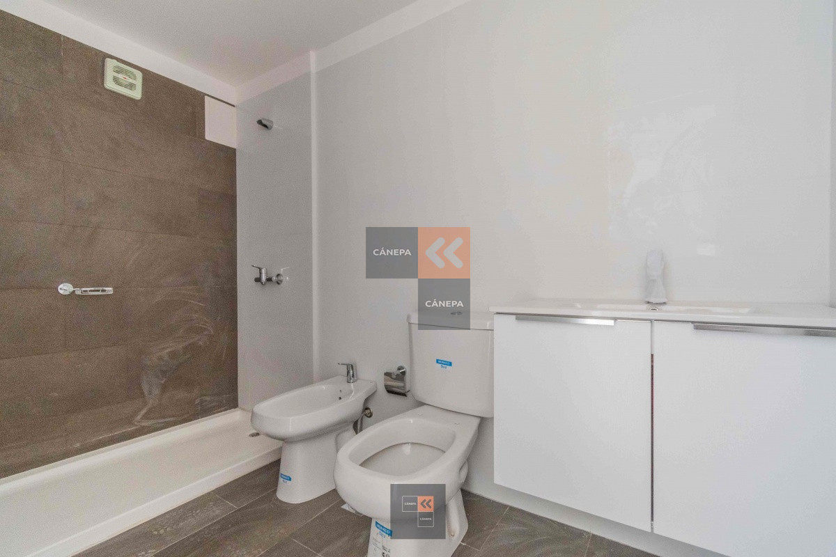 Apartamento en alquiler con la mejor orientación de sol y buen metraje · Foto 10