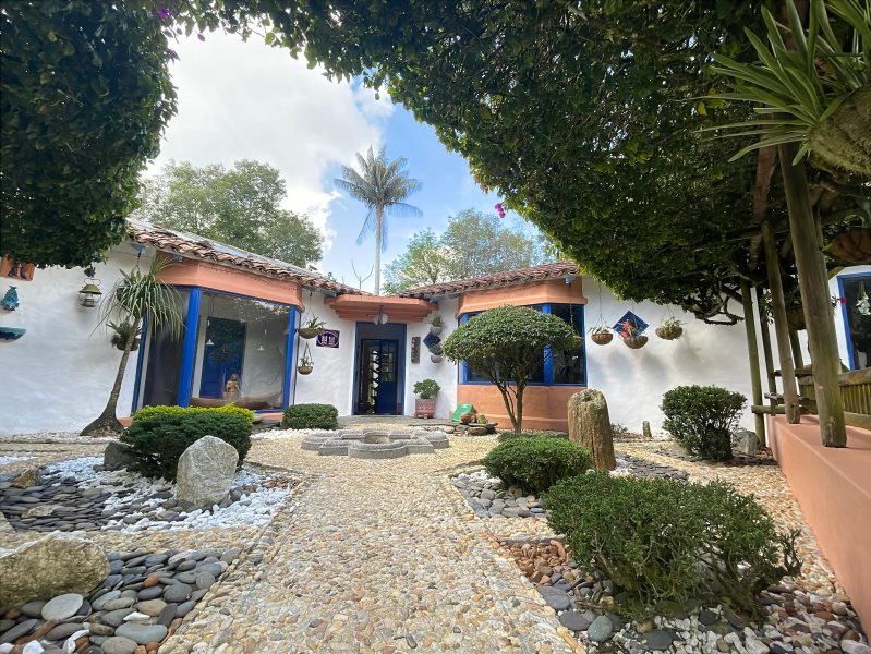 3BR House in Vía Las Palmas for Sale