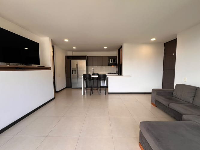Apartamento de 2 alcobas en arriendo en El Poblado, Medellín, 87 m² · foto 3 de 13