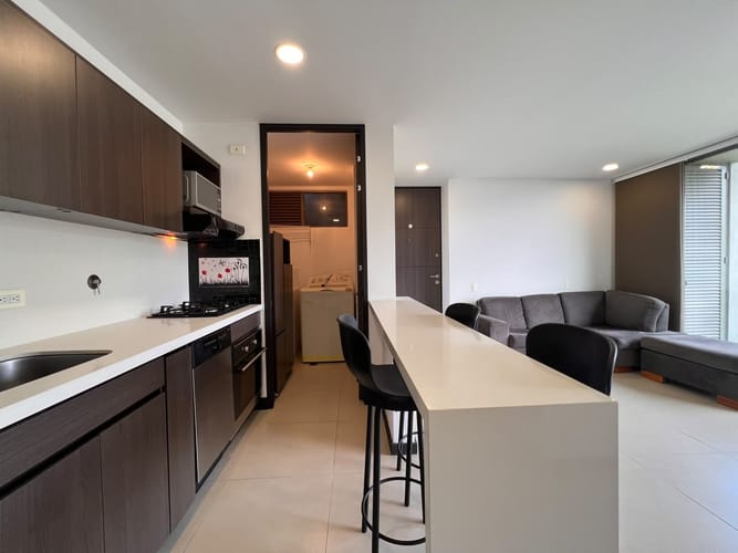 Apartamento de 2 alcobas en arriendo en El Poblado, Medellín, 87 m² · foto 4 de 13