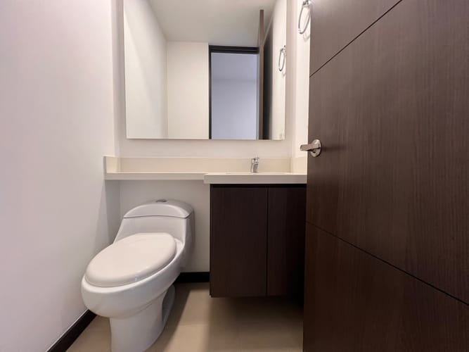 Apartamento de 2 alcobas en arriendo en El Poblado, Medellín, 87 m² · foto 11 de 13