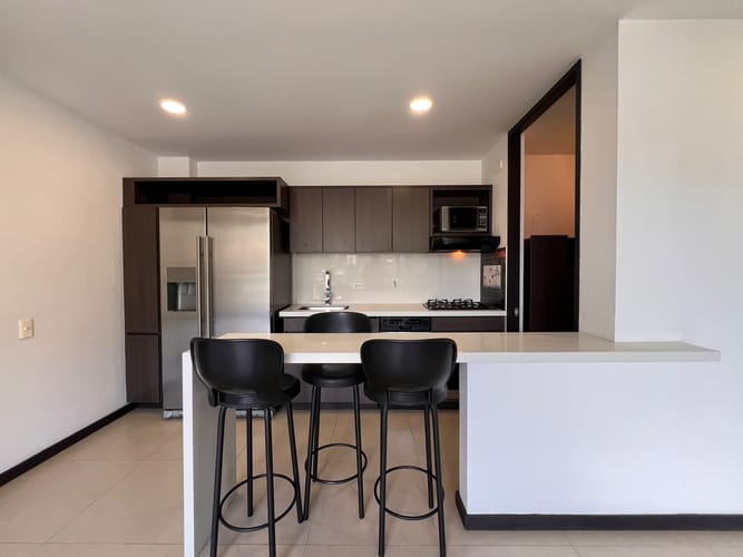 Apartamento de 2 alcobas en arriendo en El Poblado, Medellín, 87 m² · foto 5 de 13