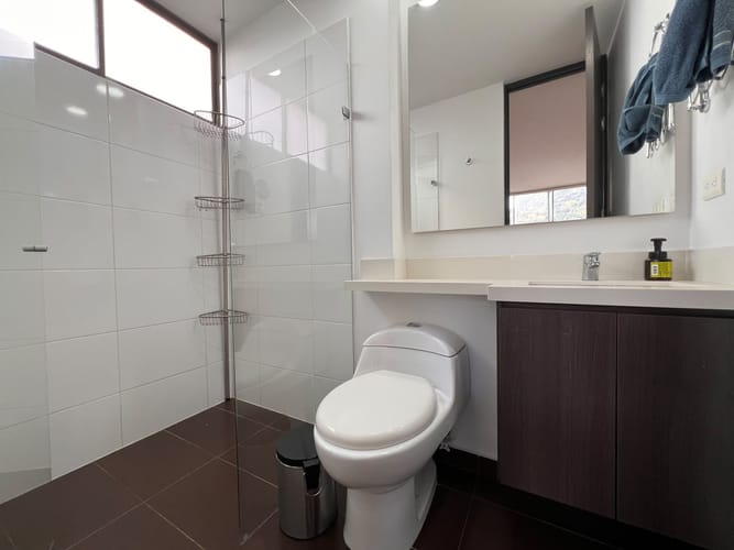 Apartamento de 2 alcobas en arriendo en El Poblado, Medellín, 87 m² · foto 12 de 13