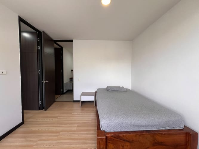 Apartamento de 2 alcobas en arriendo en El Poblado, Medellín, 87 m² · foto 8 de 13