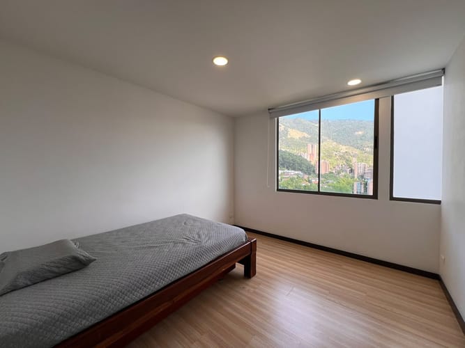 Apartamento de 2 alcobas en arriendo en El Poblado, Medellín, 87 m² · foto 9 de 13
