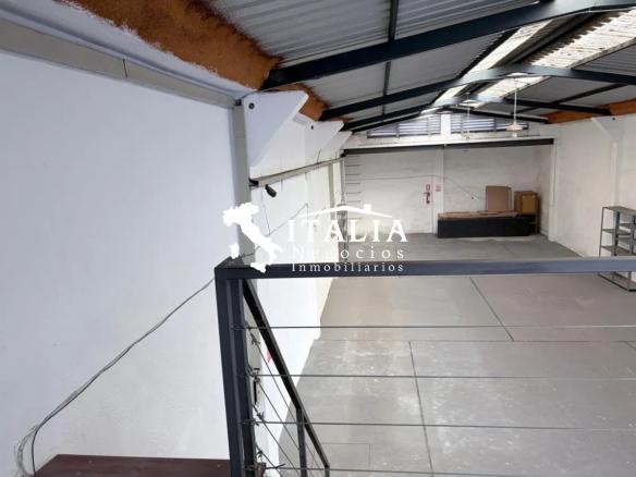 LOCAL COMERCIAL DE 270 M2 CON ENTRADA CAMIONES · Foto 8