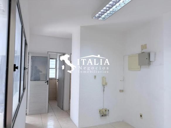 LOCAL COMERCIAL DE 270 M2 CON ENTRADA CAMIONES · Foto 9