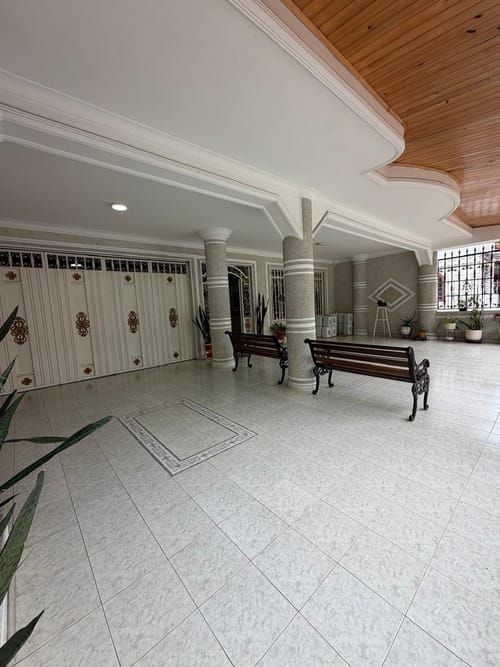 Casa de 10 alcobas en venta en Provenza, Bucaramanga, 480 m² · foto 3 de 24