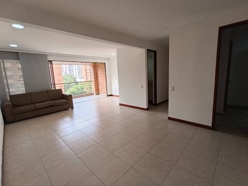 Apartamento en arriendo en Milla De Oro, Medellín · foto 3 de 17