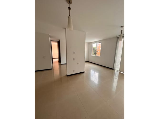 Apartamento de 2 alcobas en venta en Prados Del Limonar, Cali, 70 m² · foto 2 de 24