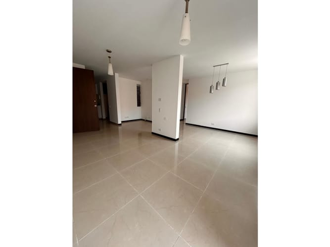 Apartamento de 2 alcobas en venta en Prados Del Limonar, Cali, 70 m² · foto 3 de 24