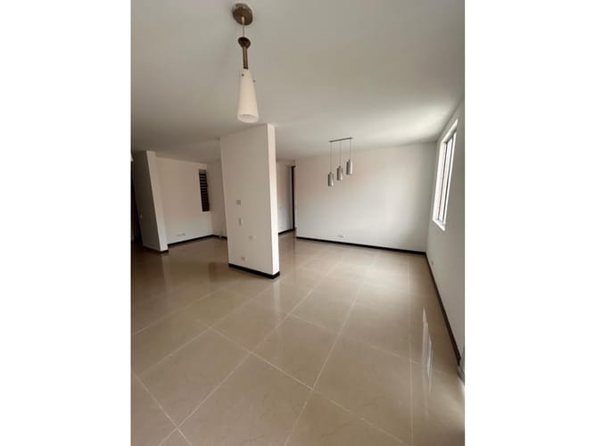 Apartamento de 2 alcobas en venta en Prados Del Limonar, Cali, 70 m² · foto 4 de 24