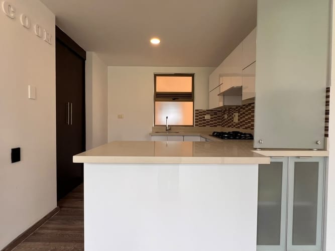 Apartamento de 2 alcobas en arriendo en El Poblado, Medellín, 68 m² · foto 5 de 11