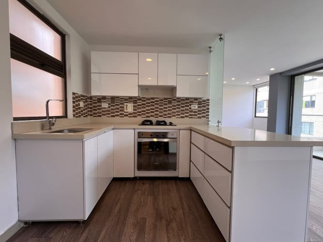 Apartamento de 2 alcobas en arriendo en El Poblado, Medellín, 68 m² · foto 4 de 11