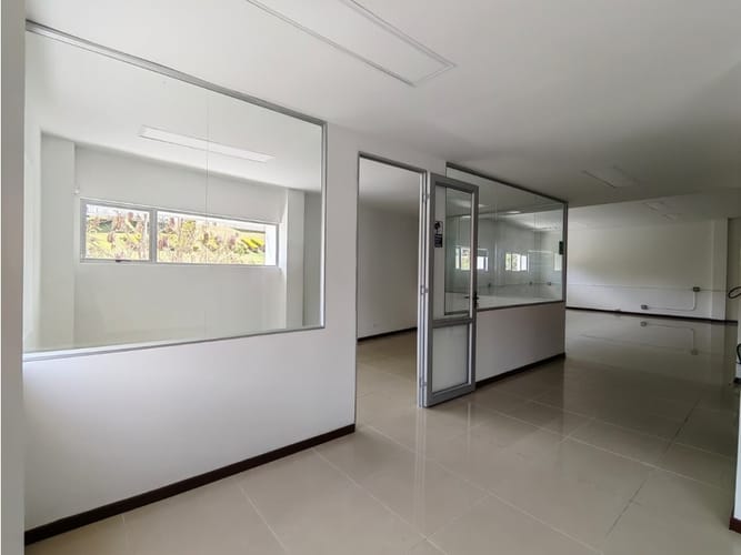 Bodega en venta en Aeropuerto, Rionegro, 213 m² · foto 3 de 8