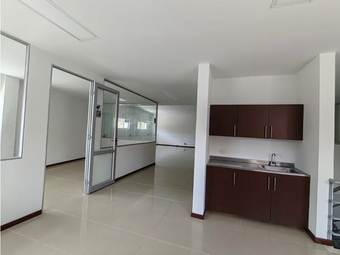 Bodega en venta en Aeropuerto, Rionegro, 213 m² · foto 4 de 8