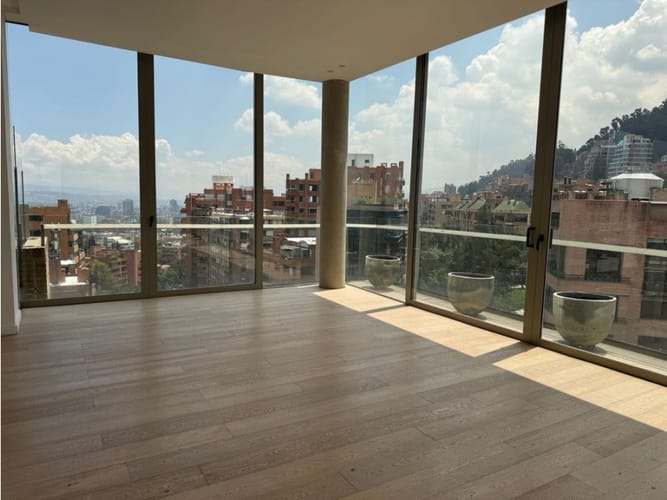 Apartamento de 3 alcobas en venta en Los Rosales, Bogotá, 380 m² · foto 5 de 21