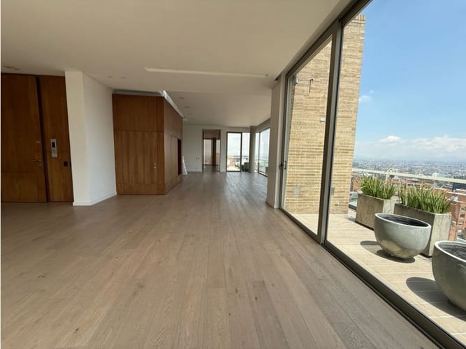 Apartamento de 3 alcobas en venta en Los Rosales, Bogotá, 380 m² · foto 16 de 21