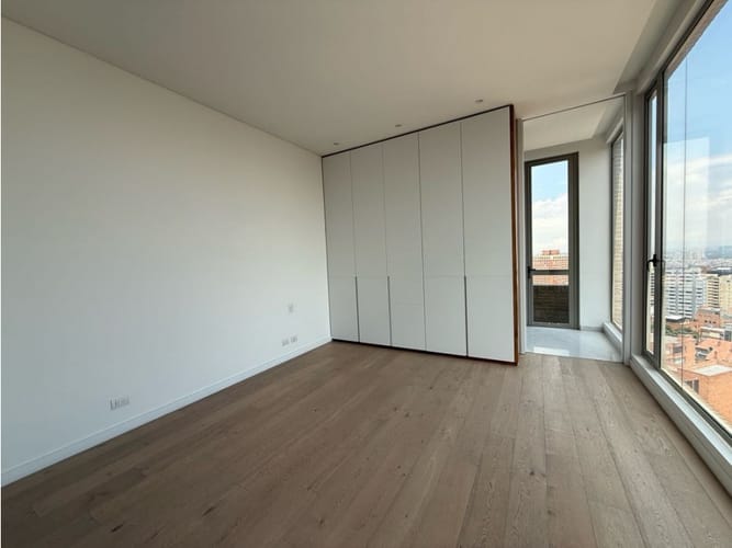 Apartamento de 3 alcobas en venta en Los Rosales, Bogotá, 380 m² · foto 21 de 21
