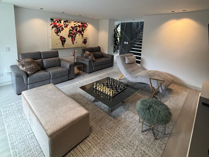 Casa de 4 alcobas en venta en El Poblado, Medellín, 630 m² · foto 2 de 19