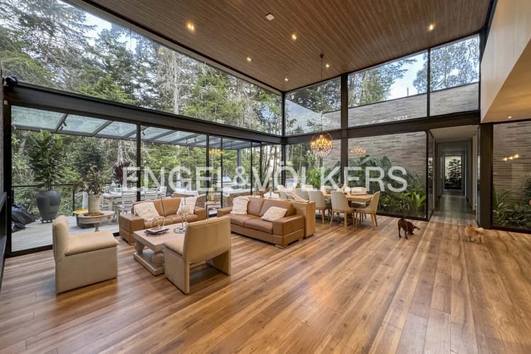 Casa de 4 alcobas en venta en Las Palmas, Medellín, 396 m² · foto 2 de 17