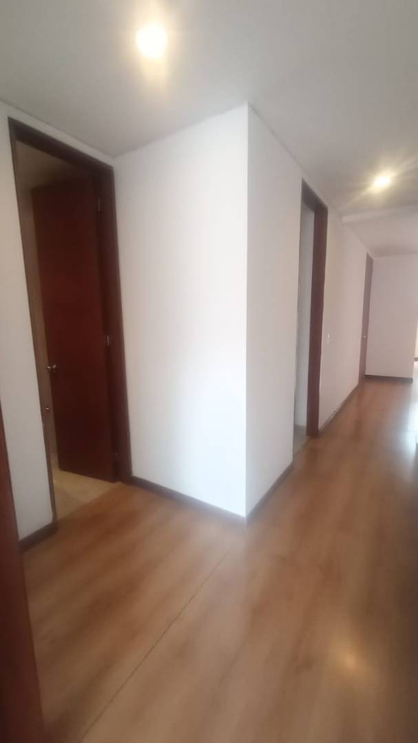 Apartamento en venta en Cedritos, Bogotá · foto 6 de 19