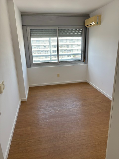 Malvín: Apartamento de 2 Dormitorios con Garaje Doble - ¡Oportunidad · Foto 11