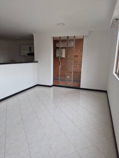 Apartamento de 3 alcobas en arriendo en Loma De Los Bernal, Medellín, 140 m² · foto 4 de 24