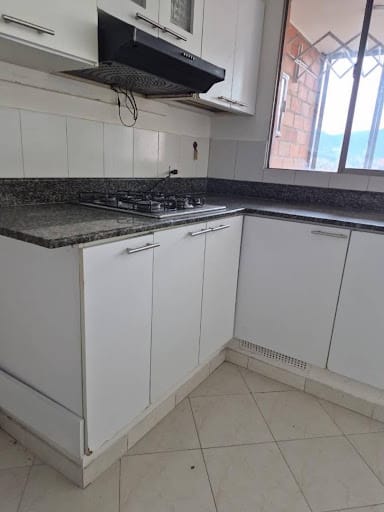 Apartamento de 3 alcobas en arriendo en Loma De Los Bernal, Medellín, 140 m² · foto 9 de 24