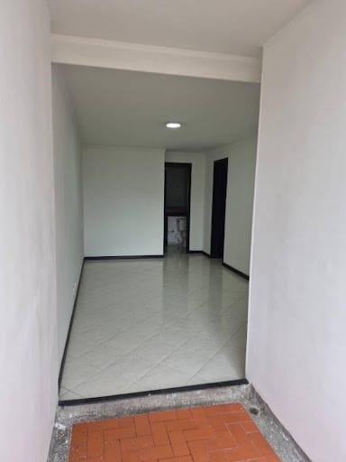 Apartamento de 3 alcobas en arriendo en Loma De Los Bernal, Medellín, 140 m² · foto 11 de 24