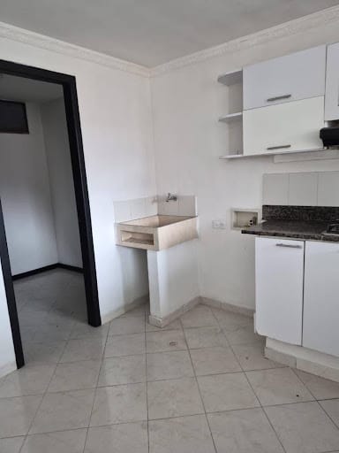 Apartamento de 3 alcobas en arriendo en Loma De Los Bernal, Medellín, 140 m² · foto 13 de 24