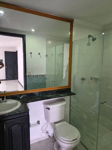 Apartamento de 3 alcobas en arriendo en Loma De Los Bernal, Medellín, 140 m² · foto 15 de 24