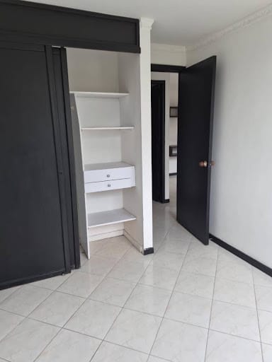 Apartamento de 3 alcobas en arriendo en Loma De Los Bernal, Medellín, 140 m² · foto 17 de 24