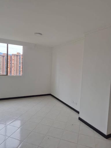 Apartamento de 3 alcobas en arriendo en Loma De Los Bernal, Medellín, 140 m² · foto 24 de 24