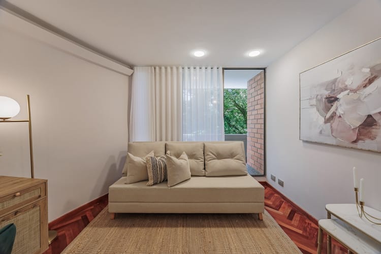 Apartamento de 1 alcoba en venta en El Poblado, Medellín, 53 m² · foto 2 de 12