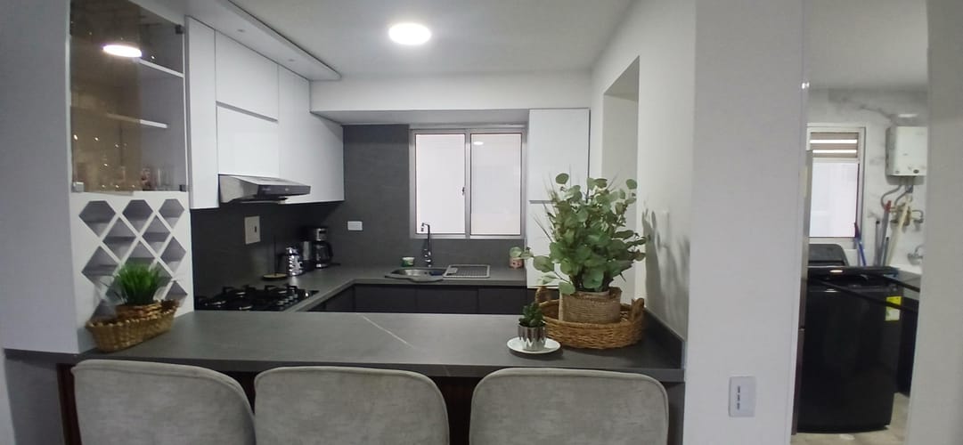 Apartamento de 3 alcobas en venta en Urbanizacion Torres De Madeira, Floridablanca, 78 m² · foto 2 de 18