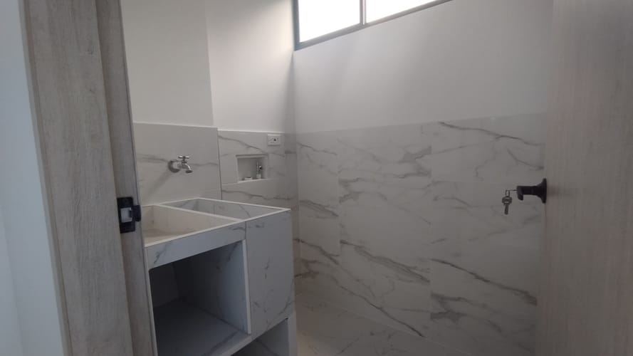 Apartamento de 3 alcobas en arriendo en El Poblado, Girón, 58 m² · foto 8 de 24