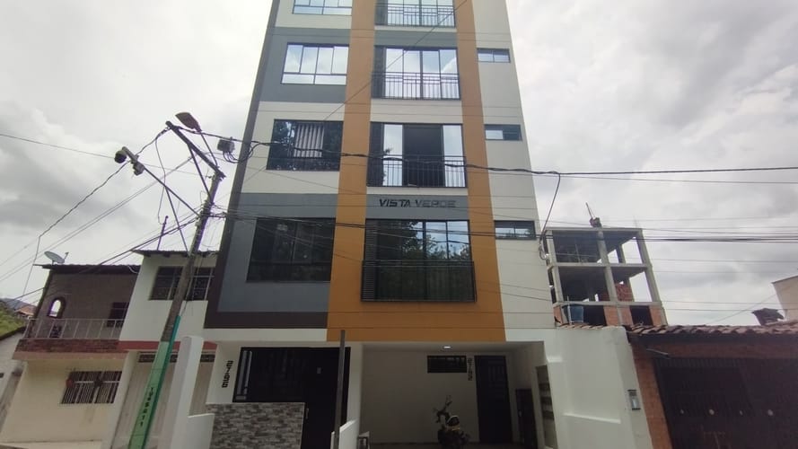 Apartamento de 3 alcobas en arriendo en El Poblado, Girón, 58 m² · foto 2 de 24