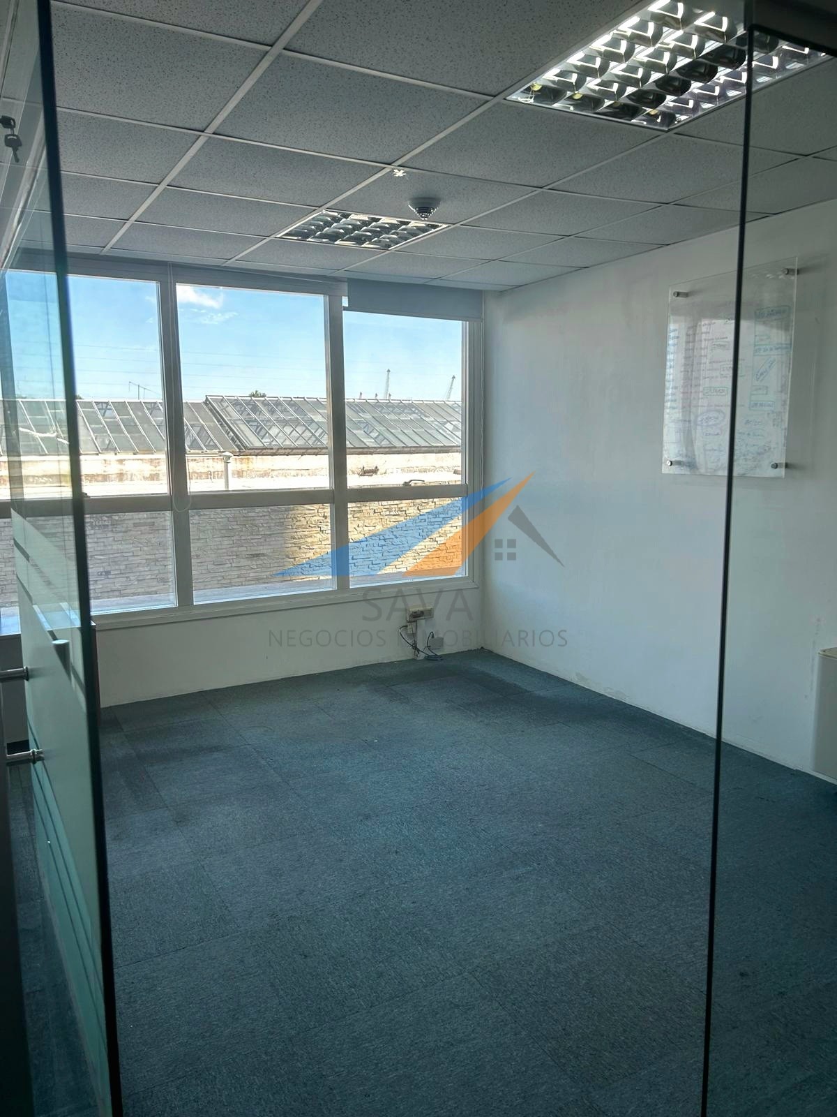 Alquiler Oficina 80M² Amueblada y Equipada en Ciudad Vieja! Edificio Imperium Building · Foto 8