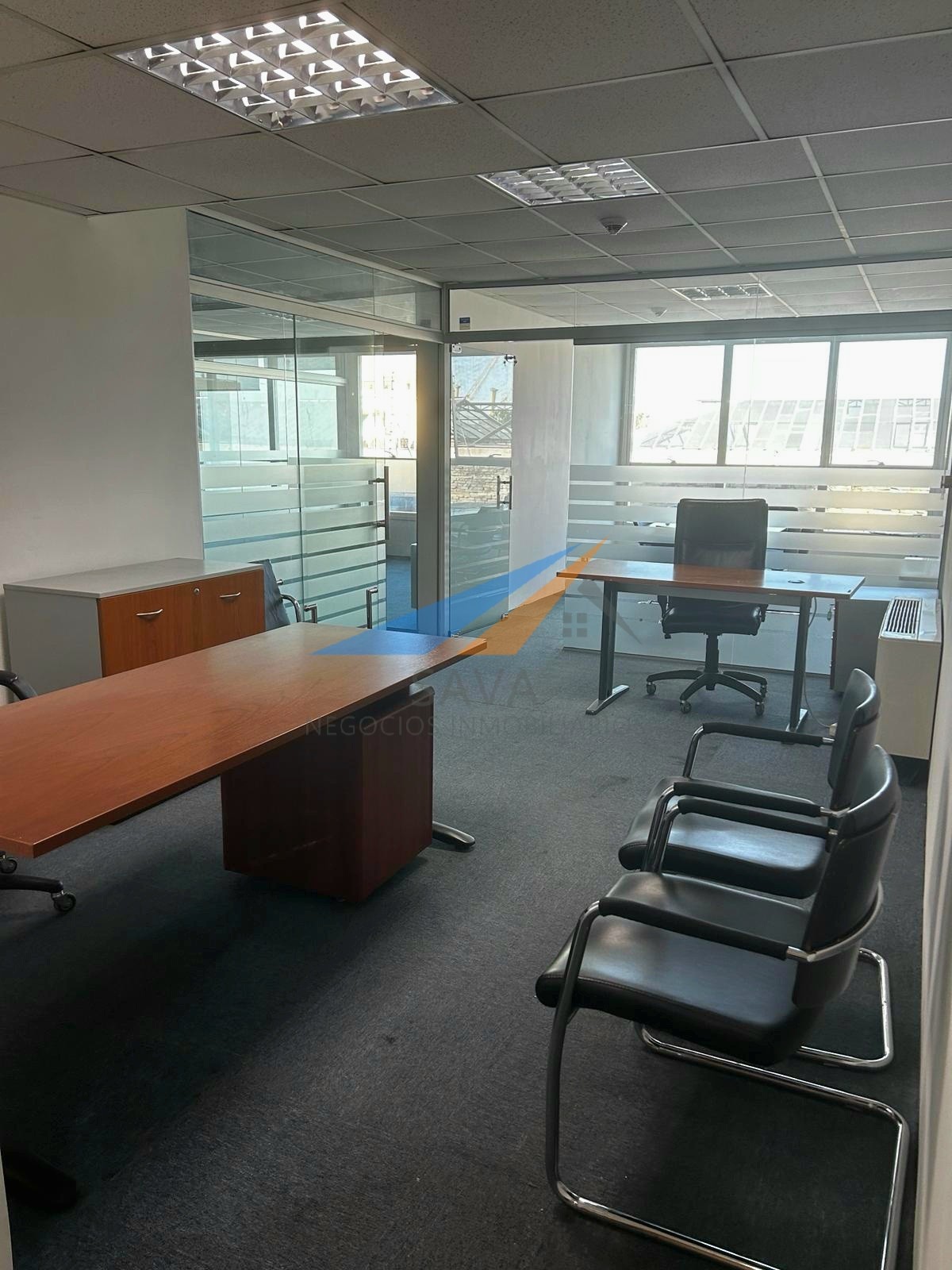 Alquiler Oficina 80M² Amueblada y Equipada en Ciudad Vieja! Edificio Imperium Building · Foto 4