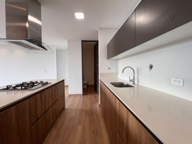 Apartamento de 3 alcobas en venta en El Poblado, Medellín, 143 m² · foto 3 de 15