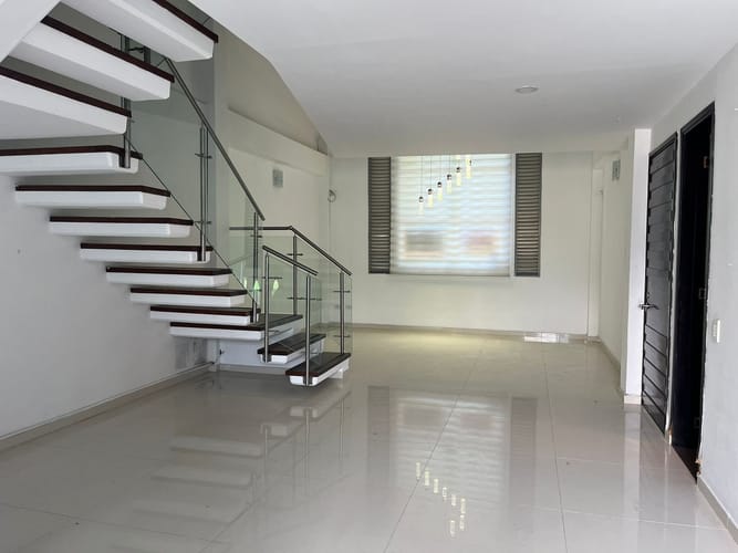 Casa de 3 alcobas en venta en Picaleña Y Mirolindo, Ibagué, 250 m² · foto 2 de 14