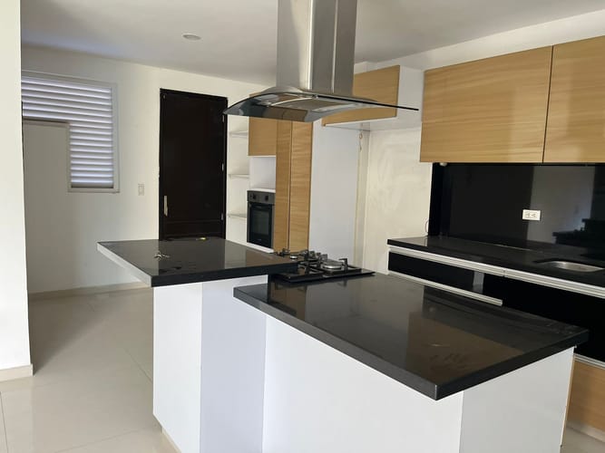 Casa de 3 alcobas en venta en Picaleña Y Mirolindo, Ibagué, 250 m² · foto 10 de 14