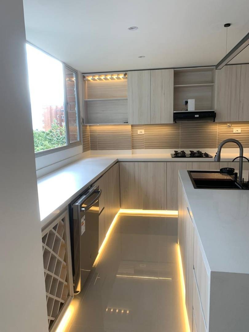 Apartamento en venta en Altos Del Poblado, Medellín · foto 7 de 24