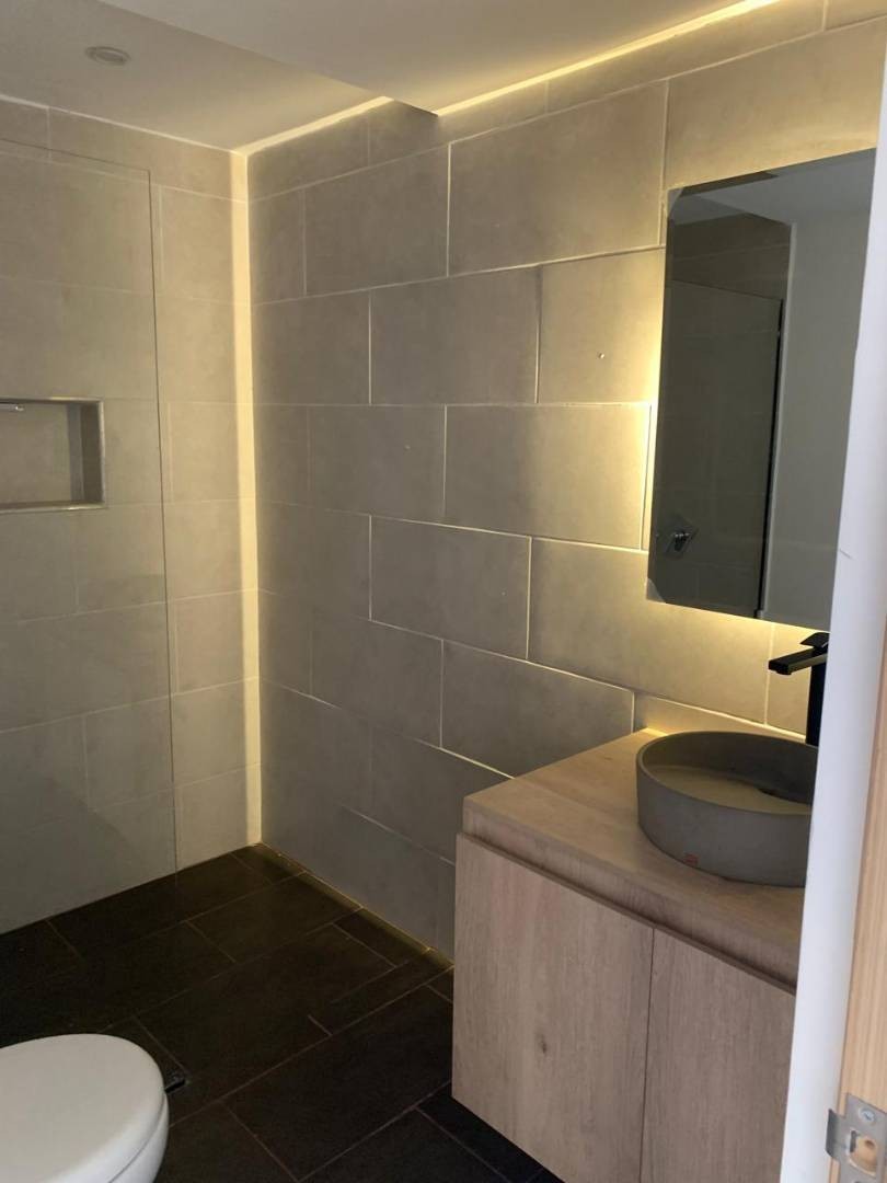 Apartamento en venta en Altos Del Poblado, Medellín · foto 8 de 24