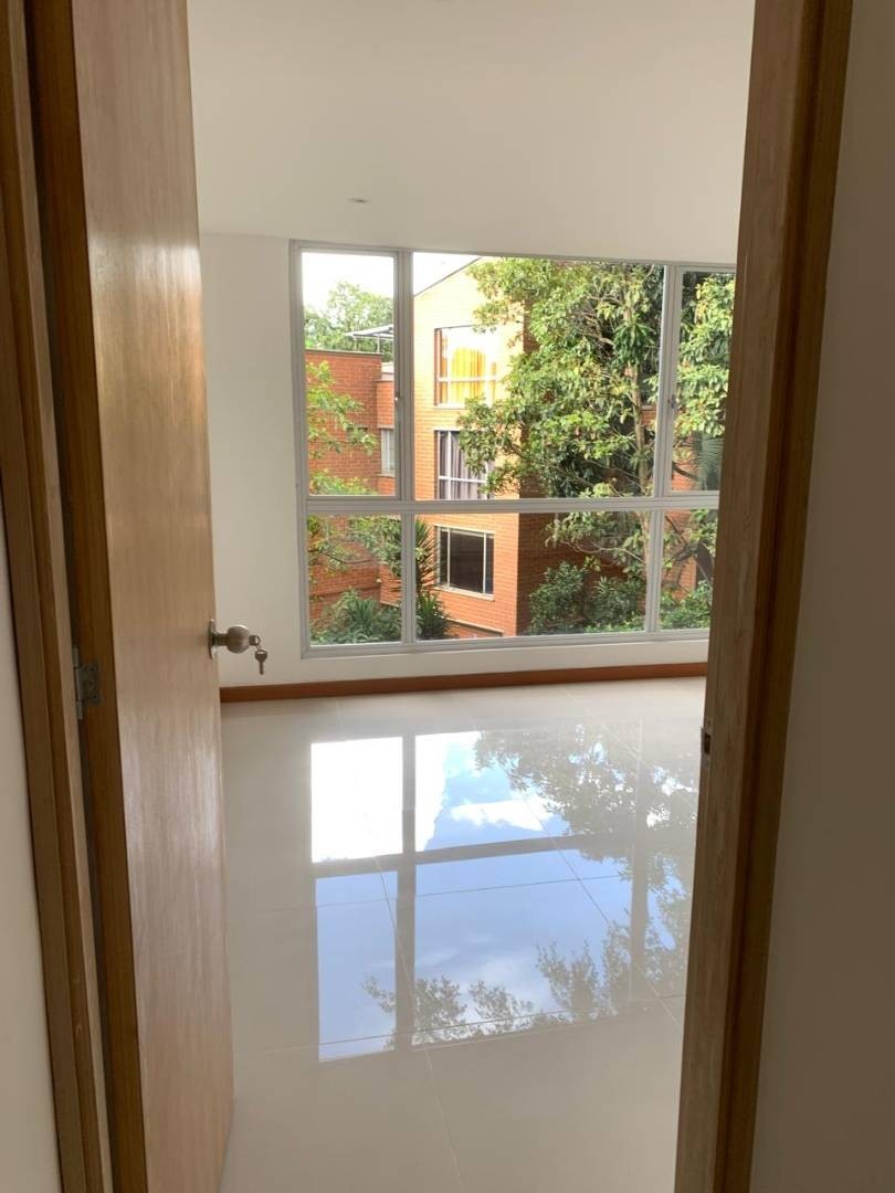 Apartamento en venta en Altos Del Poblado, Medellín · foto 9 de 24