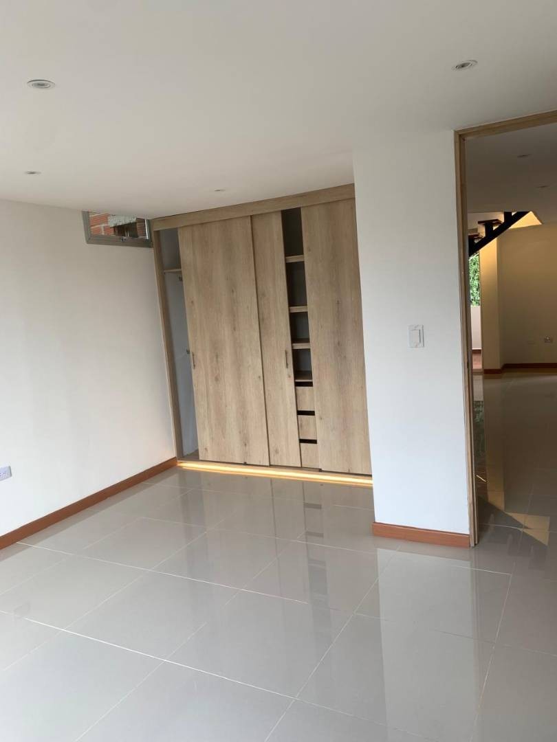 Apartamento en venta en Altos Del Poblado, Medellín · foto 10 de 24