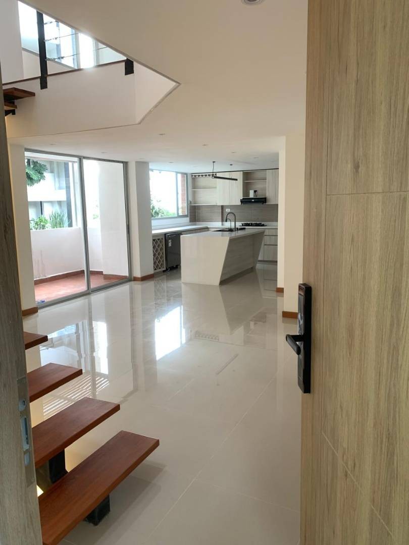 Apartamento en venta en Altos Del Poblado, Medellín · foto 12 de 24