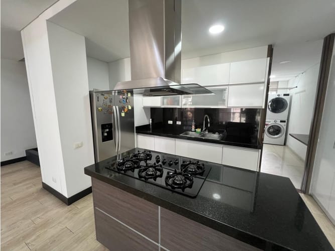 Apartamento de 3 alcobas en venta en Ciudad Jardin, Cali, 181 m² · foto 2 de 18